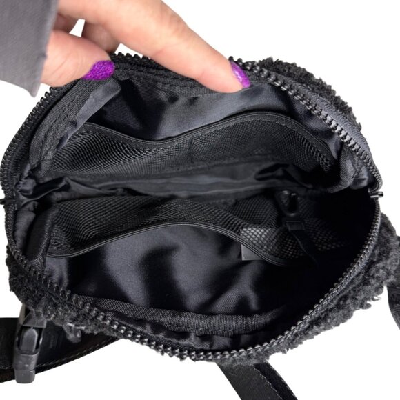 Lole Black  Sherpa Belt Bag With Adjustable Strap Crossbody - Picture 4 of 4